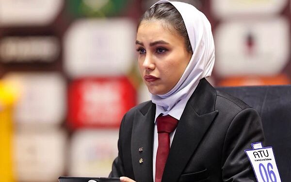 قضاوت یک داور زن ایرانی در مسابقات تکواندو