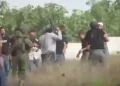 ببینید / لحظهٔ عملیات استشهادی یک فلسطینی در کرانه باختری