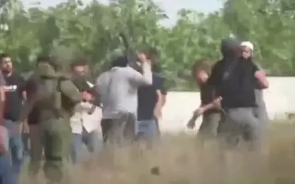 ببینید / لحظهٔ عملیات استشهادی یک فلسطینی در کرانه باختری