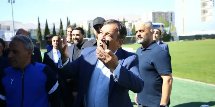 هشدار تاجرنیا به خارجیها: باید برگردید!