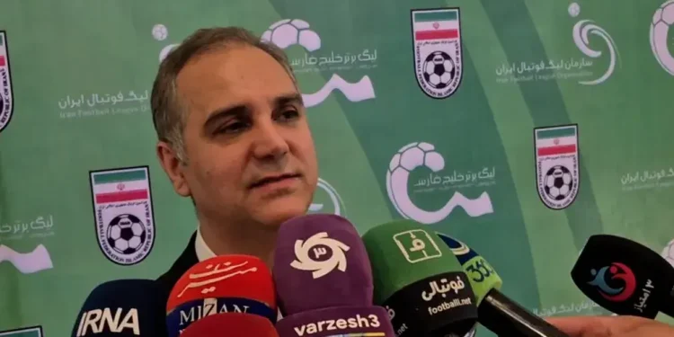 روشنک: هیئت رییسه فدراسیون باید تصمیم بگیرد/ واکنش سازمان لیگ به اهدای کاپ قهرمانی استقلال