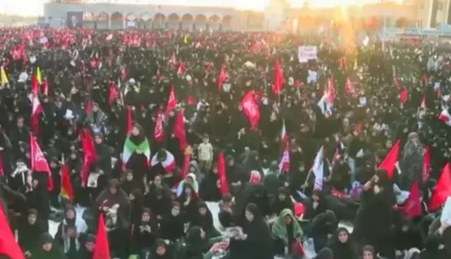 اقامه نماز بر پیکر رهبر شهید در مسجد جمکران