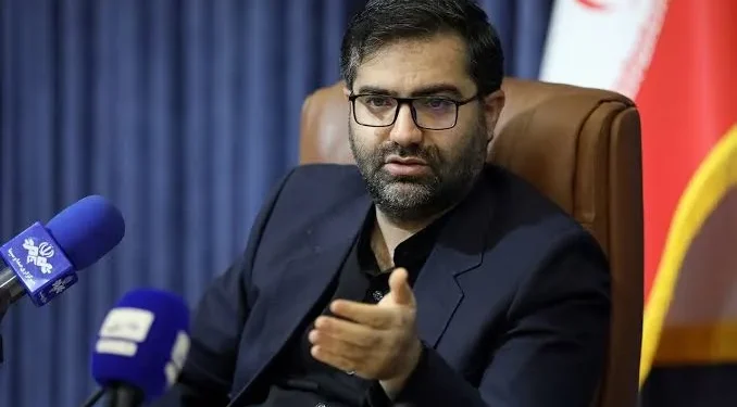 در یک روش قیمت بنزین تغییر نمی‌کند اما بنزین تا میزان ۱۲۱ میلیون لیتر توزیع می‌شود و وقتی تمام شد، نازل‌ها خاموش می‌شود/روش دوم، ۱۲۱ میلیون لیتر تولیدی روز بین خودروها تقسیم می‌شود و هرکس بیش از سهمیه بخواهد باید بنزینش را با نرخ آزاد بخرد؛ مشابه کرمان/در روش سوم، سهمیه بنزین به مردم اختصاص داده می‌شود؛ ماهی ۳۰ لیتر به هر فرد می‌رسد و امکان انتقال و خرید و فروش آن وجود دارد
