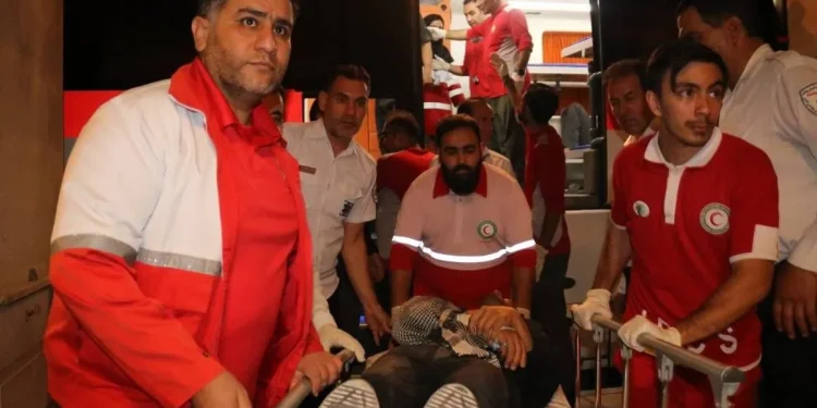 انتقال ۱۵ مصدوم سانحه واژگونی اتوبوس زائران ایرانی در عراق به کشور از مرز خسروی