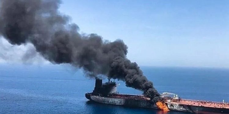 وقوع انفجار در نزدیکی یک نفتکش در تنگه هرمز در نزدیکی سواحل عمان
