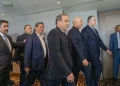 قطر و پاکستان نسبت به اینکه مذاکرات میان ایران و آمریکا «به زودی» از سر گرفته شود، به صورت محتاطانه خوشبین و امیدوار هستند/ میانجیها انتظار دارند تا پایان هفته جاری، نشانههای مثبتی درباره شروع دوباره مذاکرات ظاهر شود/ واشنگتن و تهران از طریق میانجیها در حال تبادل پیام هستند تا برای پایان دادن به درگیریها به مدت دو هفته و آغاز مجدد گفتوگوها، به تفاهم برسند