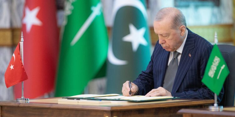 تاکید اردوغان بر نقش بازدارنده «پیمان دفاعی مکه»، امنیت تنگه هرمز و حمایت از مرحله جدید در سوریه