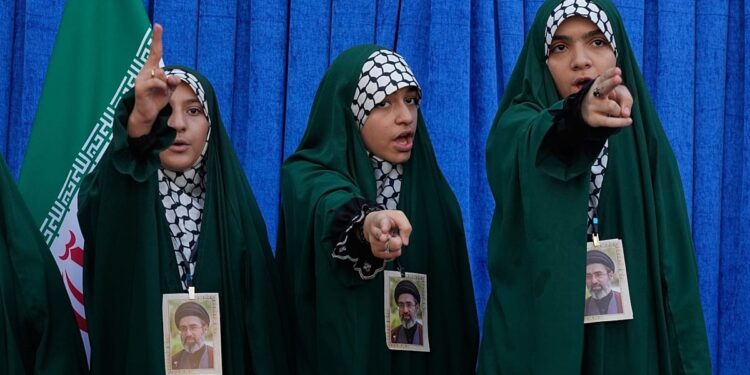رویترز به نقل از مقام ارشد ایرانی: مذاکرات برای احیای تفاهم موقت با آمریکا مطلقا پیشرفتی نداشته است