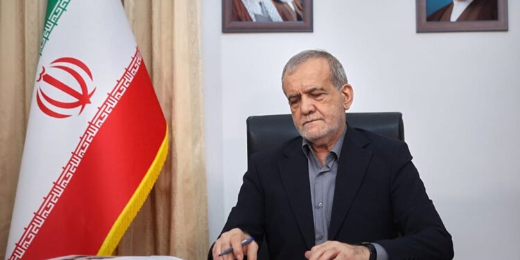 مسعود پزشکیان «دیدار ۷ ساعته» با مجتبی خامنه‌ای را تایید کرد