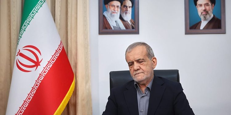 ادعای استعفای ۲۸باره پزشکیان و هشدار مجتبی خامنه‌ای در روایت خرازی؛ رئیس‌جمهور تکذیب کرد