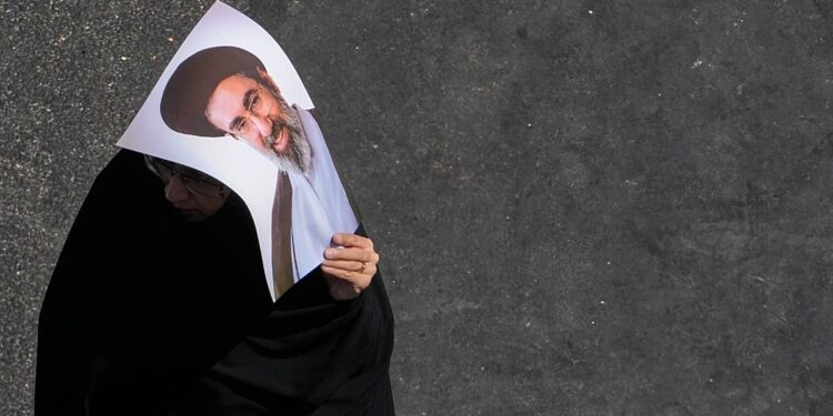 غیبت ۶ ماهه مجتبی خامنه‌ای؛ مقام بسیجی: نبود حتی یک تصویر از رهبر به روحیه نیروها آسیب زده است