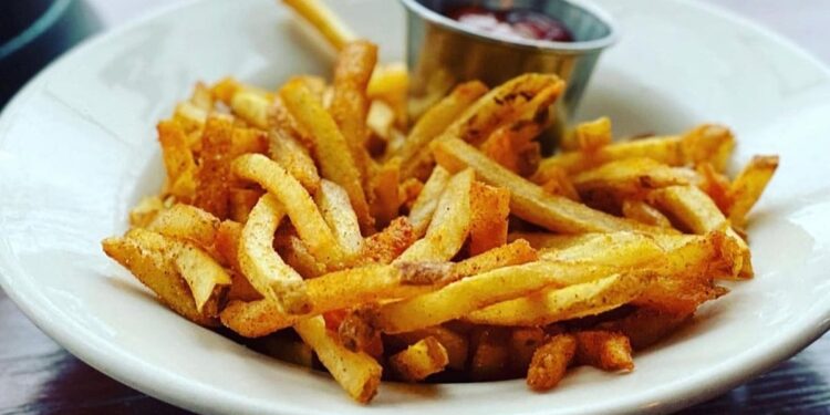 گرمای شدید سیبزمینیهای بلژیک را کوچک کرد؛ آیا سیبزمینی سرخکرده گران میشود؟