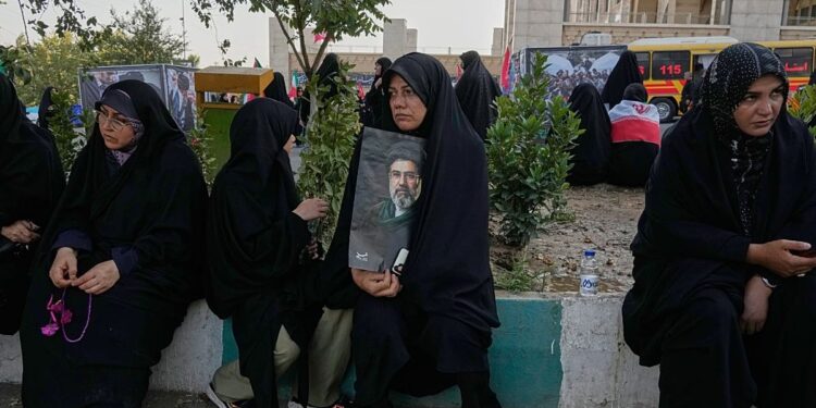 علی افشاری به یورونیوز: مجتبی خامنه‌ای در پی تشدید اقتدارگرایی است