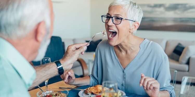 یک عادت ساده غذایی می‌تواند خطر افسردگی و زوال عقل را کاهش دهد