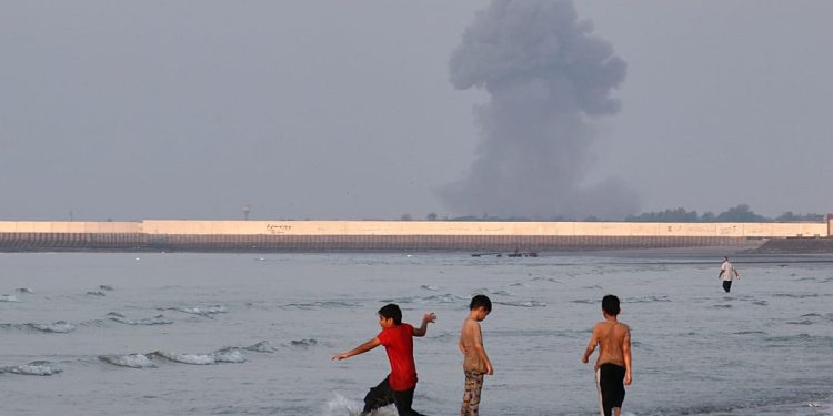 وقوع حادثه دریایی در نزدیکی سواحل عمان همزمان با اعلام ازسرگیری مذاکرات ایران و آمریکا از سوی ترامپ