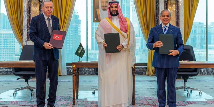 استقبال ترامپ از پیمان مکه پس از ۱۰ روز؛ «بالاخره می‌توانند از خودشان دفاع کنند»