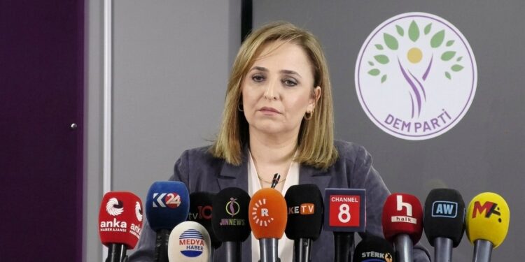 دعوت «دم پارتی» از پارلمان ترکیه برای میزبانی از رهبران کُرد سوریه و بهبود شرایط اوجالان