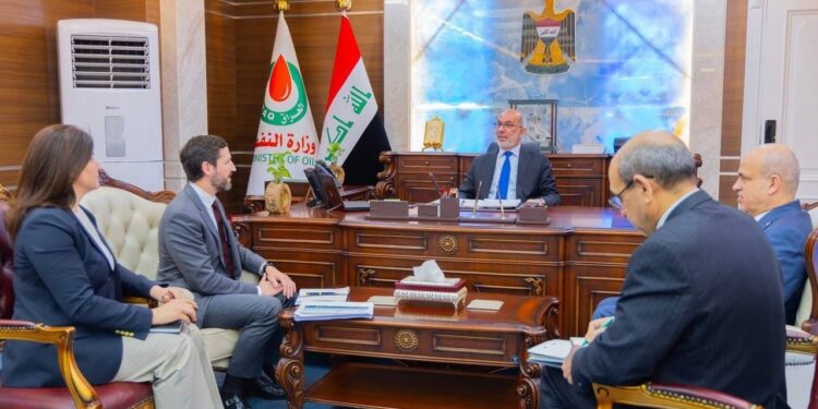 دیدار وزیر نفت عراق با مقامات شرکت امریکایی «شورون» برای بررسی توسعه صنعت نفت