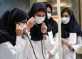معاون وزارت بهداشت: دانشکده‌های علوم پزشکی که بیش از دو برابر ظرفیت خود دانشجو گرفته‌اند، شبیه به خودرو‌های قاچاق انسان هستند که وقتی در آن‌ها باز می‌شود، جمعیت فوران می‌کند/ در برخی کلاس‌های بالینی دانشگاه‌ها به دلیل کمبود امکانات، طرح زوج و فرد اجرا شده