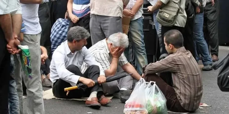 روایت آماری مسعود نیلی، اقتصاددان از زندگی ایرانیان از سال ۹۷ تا ۱۴۰۵؛ نرخ ارز، تقریبا ۵۰ برابر شده و ۱۶ میلیون نفر به جمعیت زیر خط فقر افزوده شده
