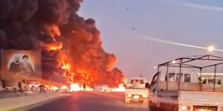 واژگونی تانکر حمل سوخت در بغداد و آتش‌سوزی گسترده