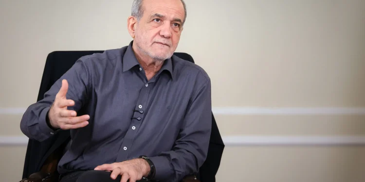 پزشکیان: ما از آقای قالیباف خواهش کردیم مسئول تیم مذاکره کننده شود و ایشان هم پذیرفتند / چه اتفاقی افتاد که ناگهان تصمیم گرفتند در طرف آمریکایی، ترامپ و در طرف ایرانی، رئیسجمهور تفاهمنامه را امضاء کنند؟ روایت این ماجرا تا حدی محرمانه است