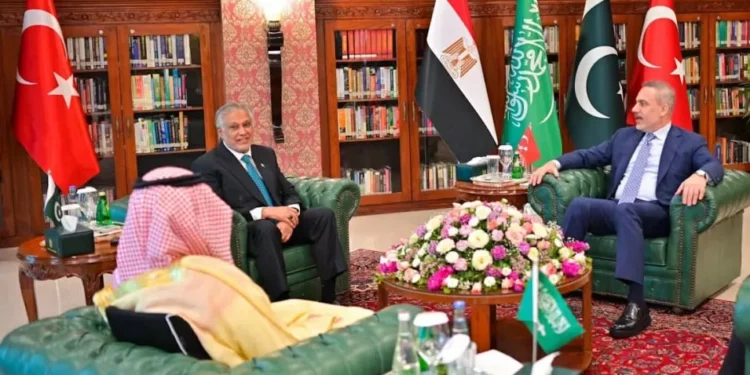 ترکیه، عربستان و پاکستان روز جمعه «پیمان دفاعی» امضا خواهند کرد / این توافق «نخستین از نوع خود» ممکن است شامل بند دفاع متقابل باشد / این توافق موازنه قدرت در منطقه را تغییر خواهد داد
