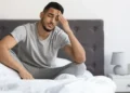 بعد از چرت عصرگاهی سردرد می‌گیرید؟ پزشک می‌گوید بدن شما چه هشداری می‌دهد