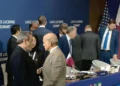 ادعای پولیتیکو: نقاط اختلاف در مذاکرات ایران و آمریکا، همچنان شامل دارایی‌های بلوکه‌شده ایران و وضعیت تنگه هرمز از جمله ادامه محاصره آمریکاست/ یک مقام آمریکایی می‌گوید وضع هرگونه عوارض در تنگه، به هیچ‌وجه قابل قبول نیست