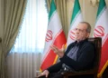 پزشکیان: در شورای امنیت ۱۲ یا ۱۳ نفر حق رأی داشتند و ۱۲ نفر صحبت کردند و از موضع ما [درخصوص توافق] دفاع کردند / نه‌تنها مخالفتی نبود، بلکه فرماندهان درباره ضرورت این تصمیم توجیح می‌کردند /عده‌ای می‌گفتند فلانی در آن جلسه تهدید کرده و دیگران را وادار به پذیرش توافق کرده است؛ مگر آن فرماندهان از تهدید من می‌ترسند؟ آیا اگر من تهدید کنم، برخلاف نظر رهبر معظم انقلاب به طرف من می‌آیند؟