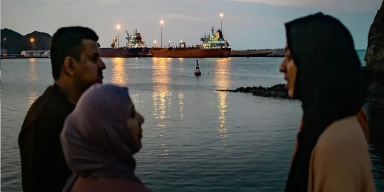 المیادین به نقل از یک منبع ایرانی: امریکا در موضوع مربوط به بسته ماندن مسیر جنوبی در تنگه هرمز، امتیازی به ایران ارائه کرده است