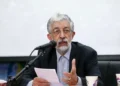حداد عادل: اگر کسانی هنوز در رویای انتخابات هستند و می‌خواهند درگیری‌های انتخاباتی را به خیابان بکشند، اشتباه می‌کنند، امروز کشور در معرض خطر است و نباید نسبت به فضا دیدگاه انتخاباتی داشته باشیم / ما اصولگرا‌ها باید به رئیس‌جمهور کمک کنیم اصلاح طلبان بیشتر / باید اختلافات را متناسب با زمان جنگ تنظیم کنیم