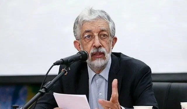 حداد عادل: اگر کسانی هنوز در رویای انتخابات هستند و می‌خواهند درگیری‌های انتخاباتی را به خیابان بکشند، اشتباه می‌کنند، امروز کشور در معرض خطر است و نباید نسبت به فضا دیدگاه انتخاباتی داشته باشیم / ما اصولگرا‌ها باید به رئیس‌جمهور کمک کنیم اصلاح طلبان بیشتر / باید اختلافات را متناسب با زمان جنگ تنظیم کنیم