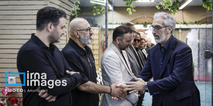 تصاویر: مراسم یادبود «اکبر عبدی» در مسجد بلال