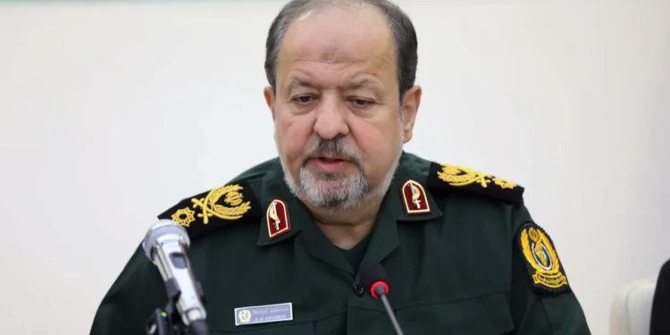 سرپرست وزارت دفاع: انسجام، خود مهم‌ترین بخش از قدرت دفاعی ماست / از ساختن قدرت دفاعی ایران دست نخواهیم کشید / نباید به داشته‌های امروز اکتفا کرد؛ باید هر روز و بدون وقفه قدرت‌افزایی کرد