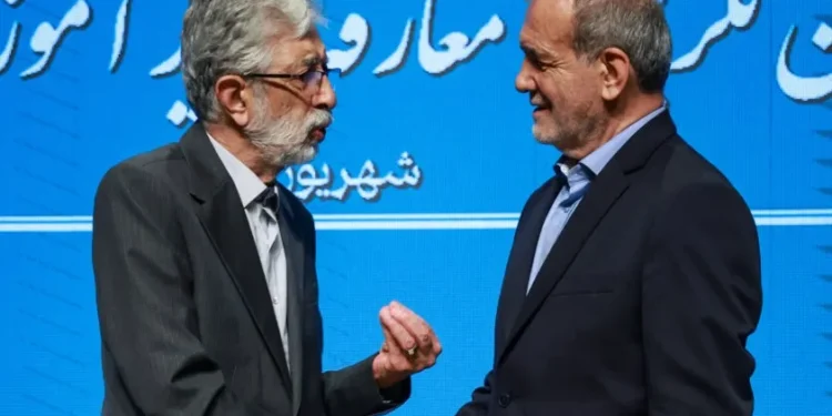 ببینید / شوخی پزشکیان با حدادعادل؛ از پازل و جورچین تا سمن ها