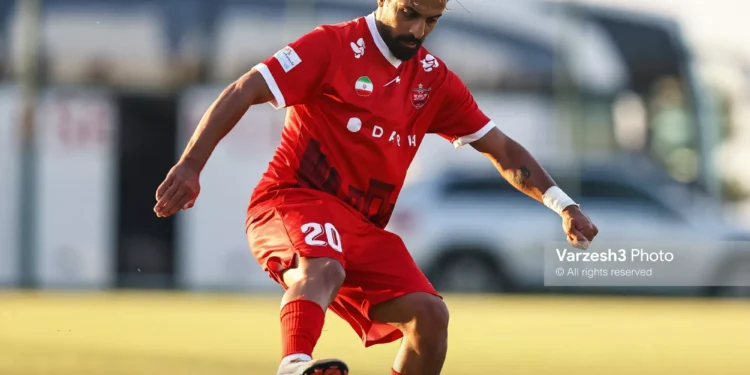 عیدی با یخ روی زانو ورزشگاه را ترک کرد/ نگرانی کوتاه‌مدت پرسپولیس پیش از دربی