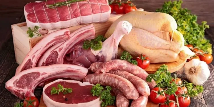 گزارش مرکز آمار از افزایش قیمت اقلام غذایی نسبت به تیر ماه سال گذشته: مرغ ۱۹۰ درصد، شیر ۱۵۰ درصد، ماست ۱۳۰ درصد، روغن مایع ۳۴۴ درصد، روغن جامد ۴۰۰ درصد و سیب و موز ۱۰۰ درصد افزایش قیمت داشته‌اند