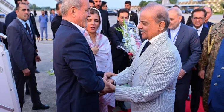 سفارت ایران: روابط تهران و اسلام‌آباد در اوج است / هیچ عامل خارجی نمی‌تواند دوستی و برادری ما را تضعیف کند