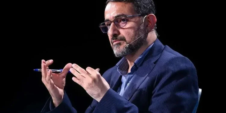 مجتبی زارعی، نماینده تهران: کار زشت معاونت پارلمانی صدا و سیما برای جمع آوری امضا از نمایندگان مجلس برای حمایت از جبلّی / قویا با تلفن کننده برخورد کردم  /مگر جمع کردن امضا خرابکاری های هیئت رئیسه ی سازمان را برای وحدت شکنی ها و قطبی سازی ها در رسانه ملّی درست جلوه خواهد داد؟