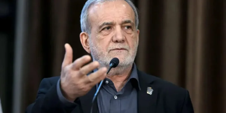 روزنامه معاریو به نقل از منبع سیاسی: نتانیاهو در قبال لبنان با احتیاط رفتار می‌کند تا ترامپ را خشمگین نکند/ گفت‌وگوی تلفنی وزرای خارجه قطر و کویت درباره حمایت از توافقی جامع برای دستیابی به صلح پایدار/ ادعای رسانه آمریکایی: آمریکا با انجام یک عملیات لایروبی مخفیانه، یک مسیر کشتیرانی در سمت عمانی تنگه هرمز باز کرده؛ این مسیر کاملاً خارج از خط دید نیروهای ایران است
