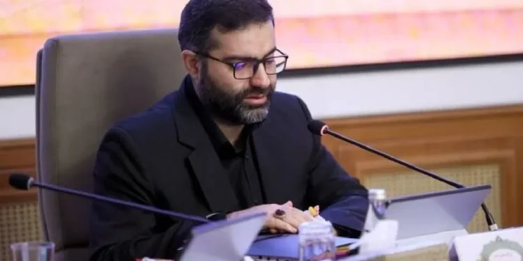 سقاب اصفهانی، رئیس سازمان بهینه‌سازی: اگر میزان مصرف بنزین خودروهای داخلی مشابه خودروهای روز دنیا بود الان شاهد ناترازی در تولید و مصرف بنزین نبودیم / بخش بزرگی از مصرف بنزین ما در موتور خودروهایی هدر می‌رود که جای دیگر شبیه آن وجود ندارد