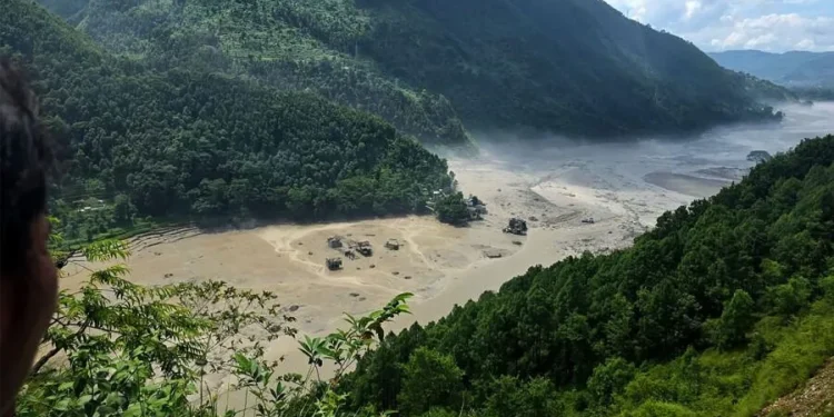 سیلاب در نپال حدود ۸۰۰ مفقود و بیش از ۱۰۰ کشته برجای گذاشت