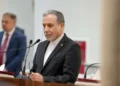 رویترز: تهران به کشورهای حاشیه خلیج‌ فارس هشدار داد که هرگونه حمله جدید آمریکا به خاک ایران، با ضربه زدن به زیرساخت‌های حیاتی انرژی در سراسر منطقه، تلافی خواهد شد/ عراقچی ضمن اعلام این پیام به همتایان خود، تأکید کرد که دیپلماسی همچنان مسیر ترجیحی ایران است