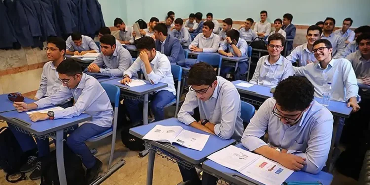 آموزش و پرورش: مشکلی در آغاز سال تحصیلی نداریم/ ثبت‌نام دانش‌آموزان را به آخر شهریور موکول نکنید