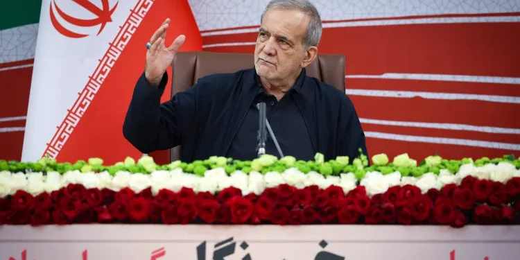 پزشکیان: تصمیم گرفتیم اینترنت باز شود و تلاش خواهیم کرد که بسترهای آن نیز اصلاح شود / در این رابطه با سران سه قوه در حال گفت‌وگو هستیم و با شورای عالی امنیت ملی نیز گفت‌وگو می‌کنیم
