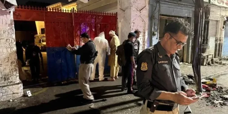 شمار تلفات حمله انتحاری در پاکستان به ۱۵ کشته افزایش یافت