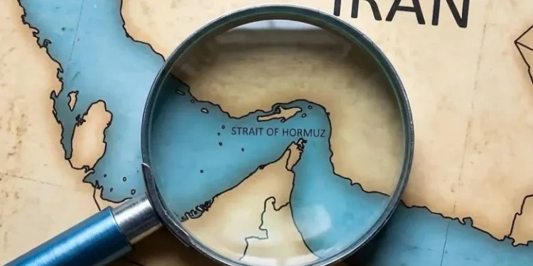 نیروی دریایی سپاه: اظهارات مقامات آمریکایی در مورد باز بودن تنگه هرمز دروغی آشکار و تنها به قصد کنترل قیمت نفت  است / تسلط رزمندگان اسلام بر این آبراه راهبردی کاملا قاطع است