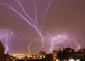 وضعیت آب و هوا، امروز ۲۱ مرداد ۱۴۰۵؛ رگبار و رعد و برق در ۱۵ استان طی امروز
