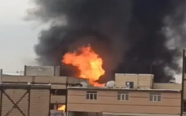 حریق گسترده در یک واحد صنعتی در شهرک صنعتی نصیرآباد بهارستان؛ ۴ نفر مصدوم شدند